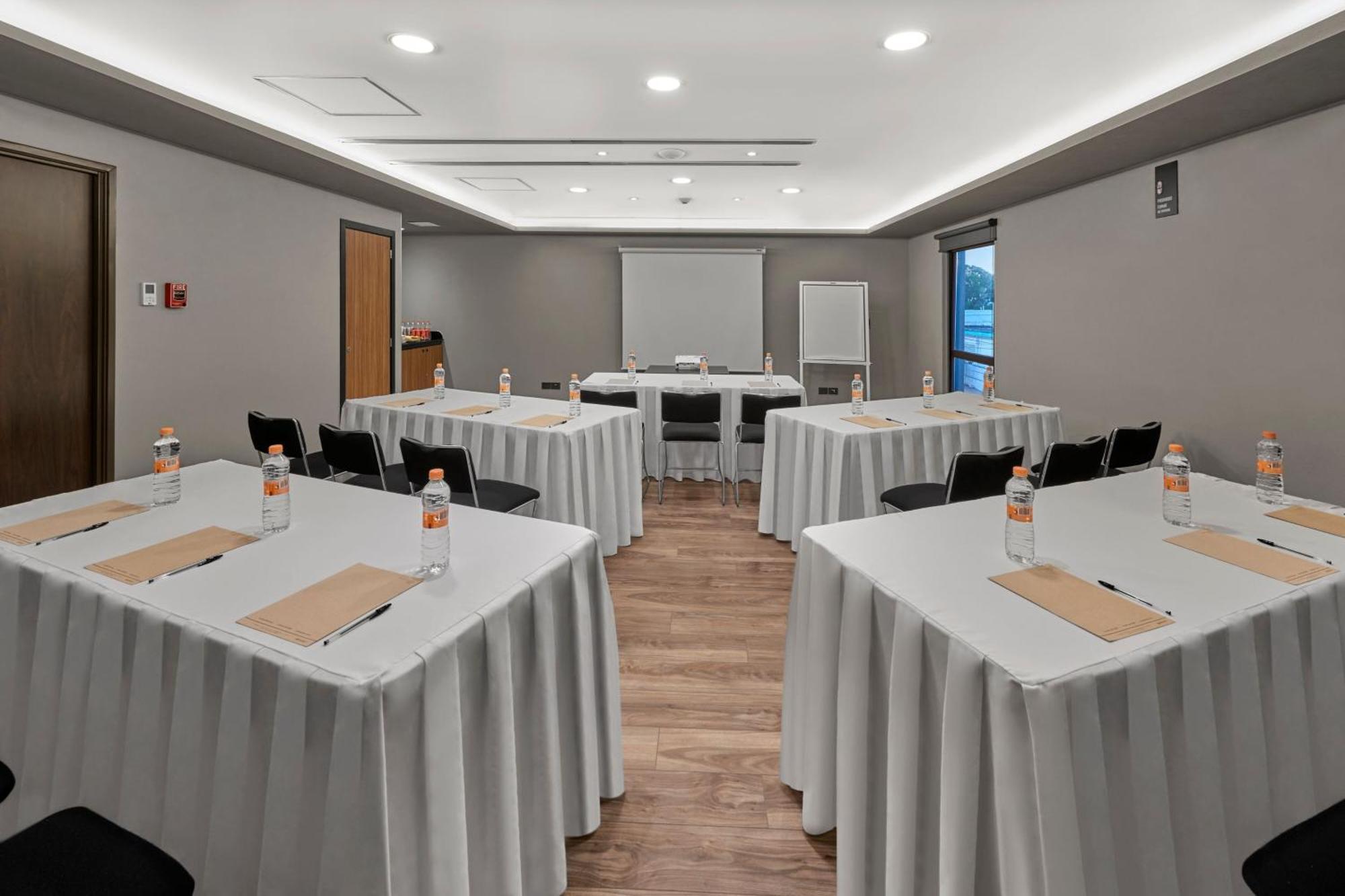 City Express Plus By Marriott Leon Centro De Convenciones Bagian luar foto