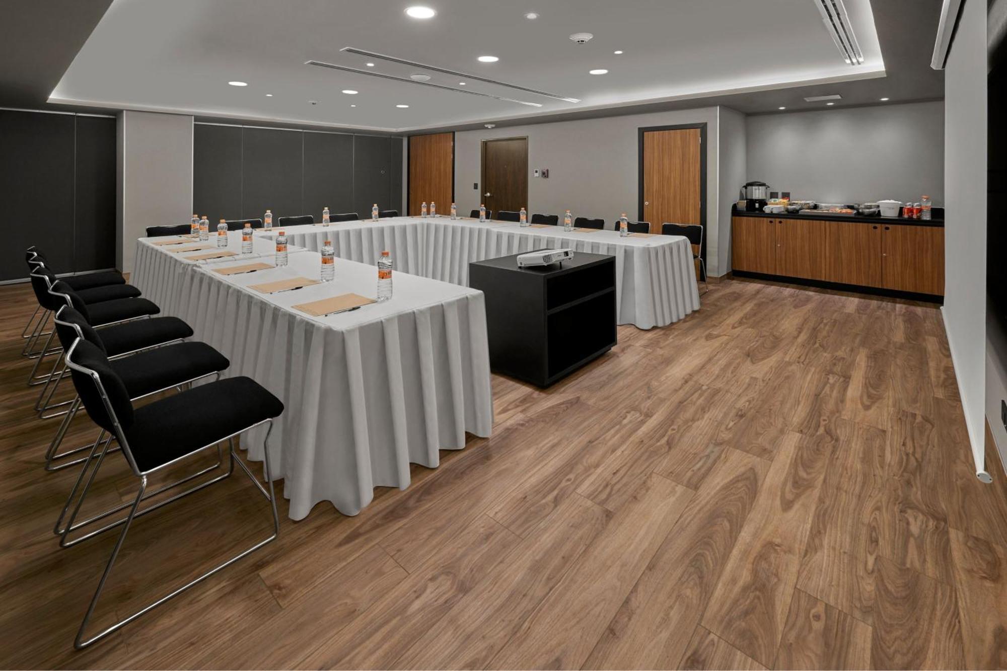 City Express Plus By Marriott Leon Centro De Convenciones Bagian luar foto