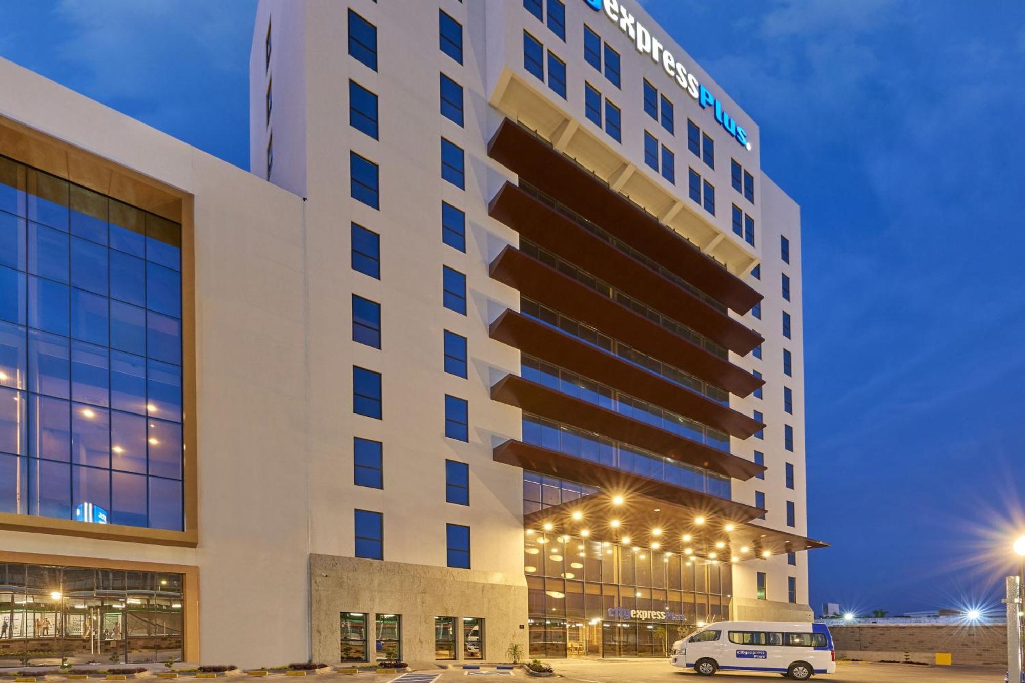 City Express Plus By Marriott Leon Centro De Convenciones Bagian luar foto