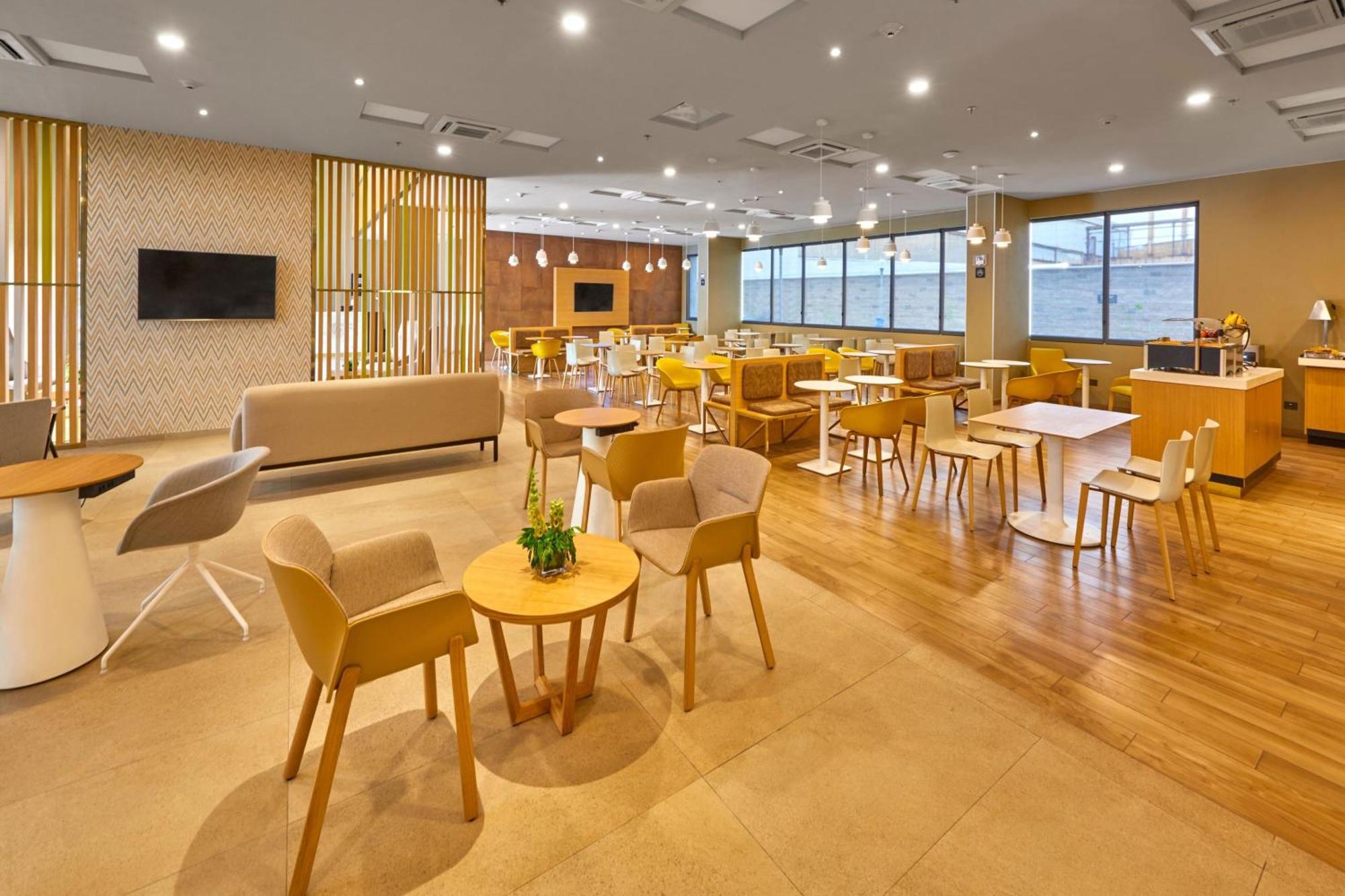 City Express Plus By Marriott Leon Centro De Convenciones Bagian luar foto