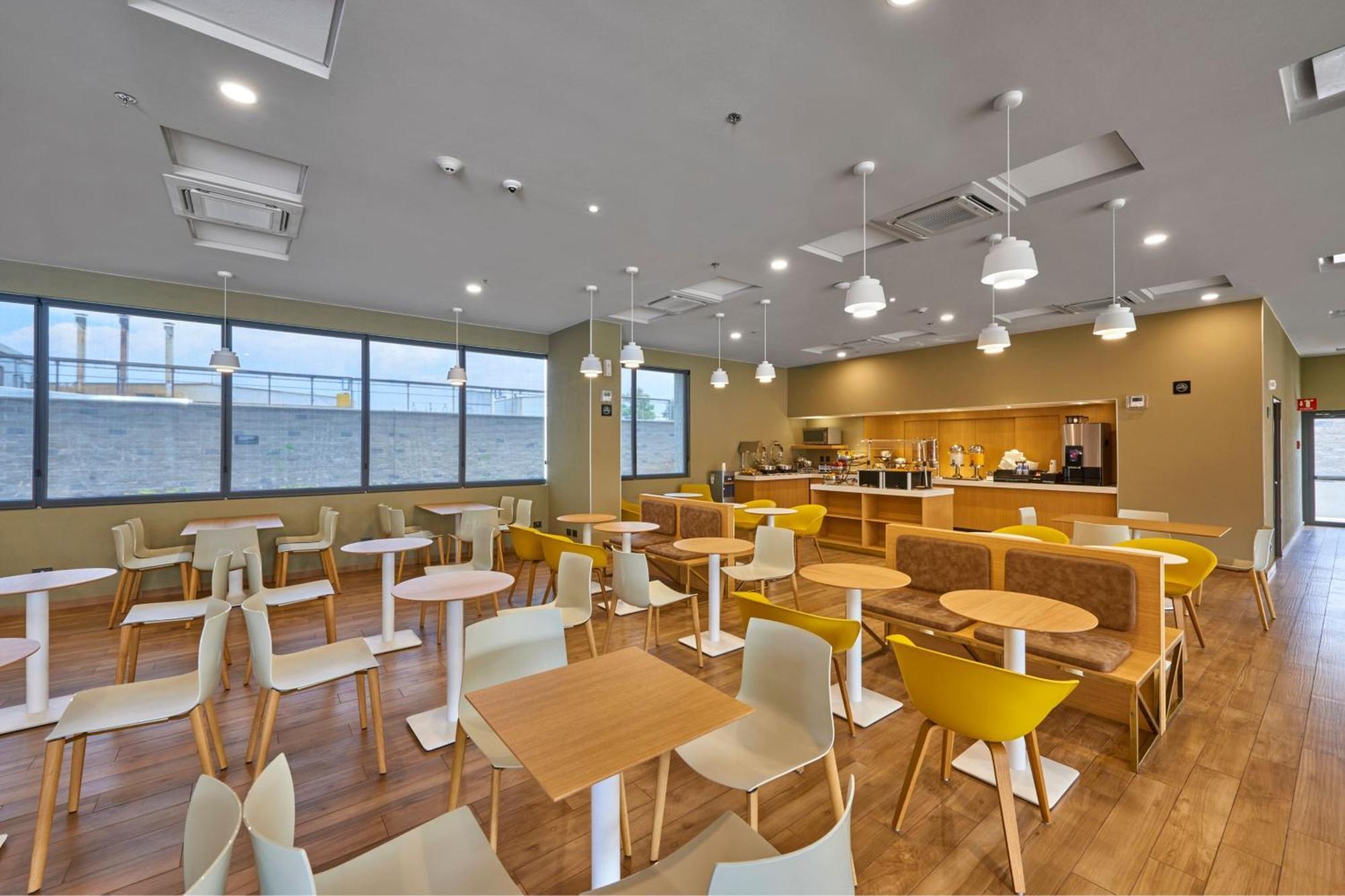 City Express Plus By Marriott Leon Centro De Convenciones Bagian luar foto