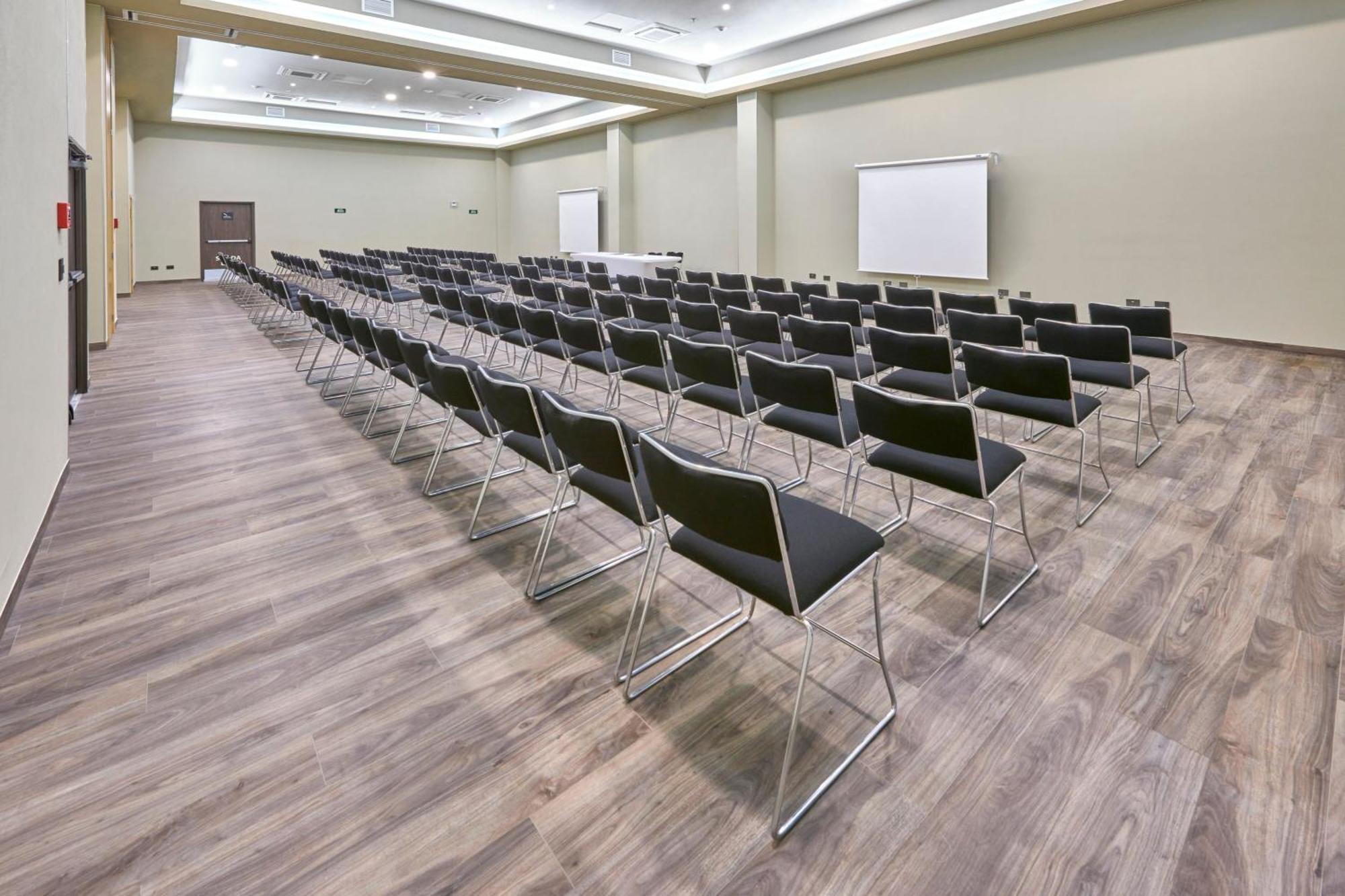 City Express Plus By Marriott Leon Centro De Convenciones Bagian luar foto