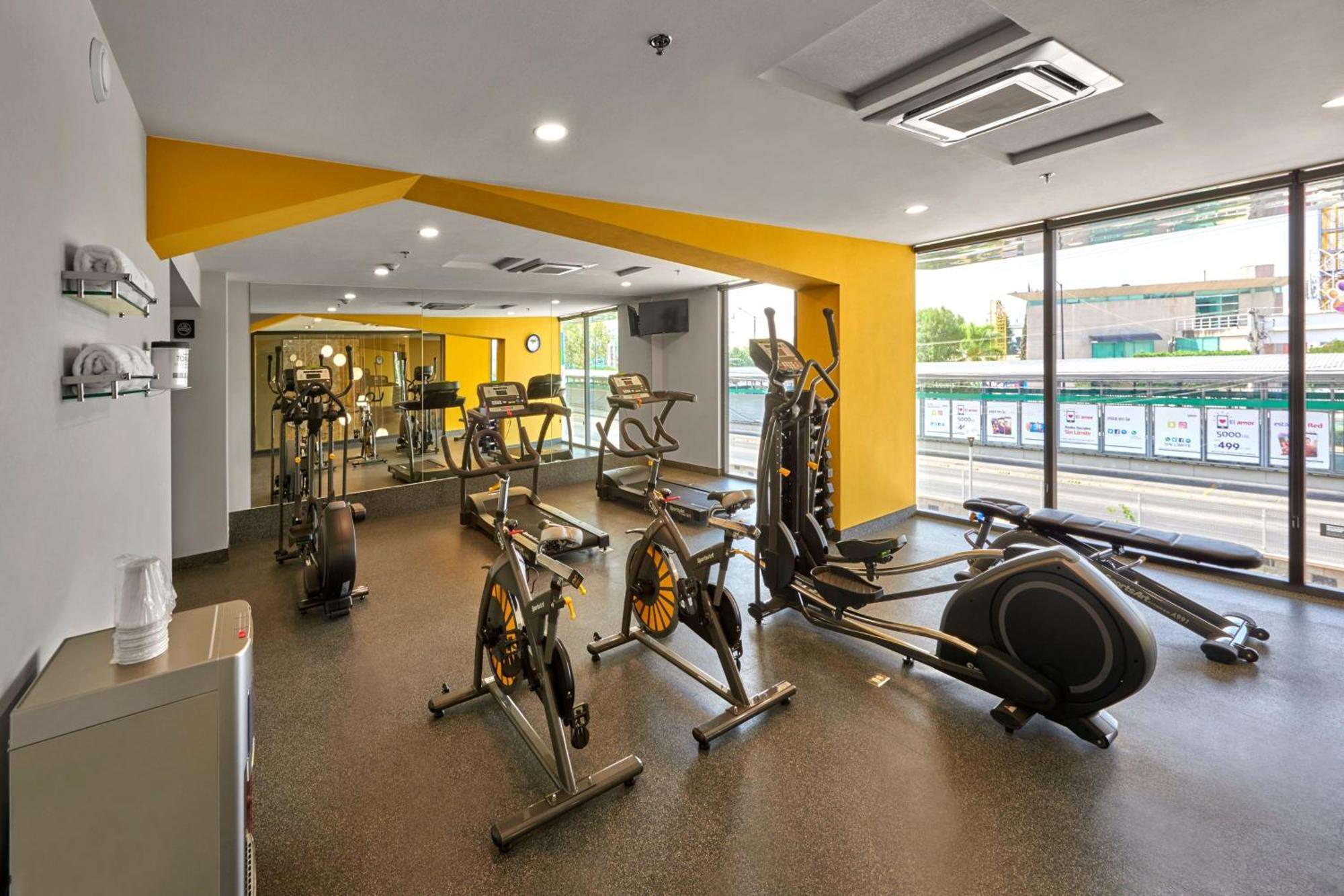 City Express Plus By Marriott Leon Centro De Convenciones Bagian luar foto