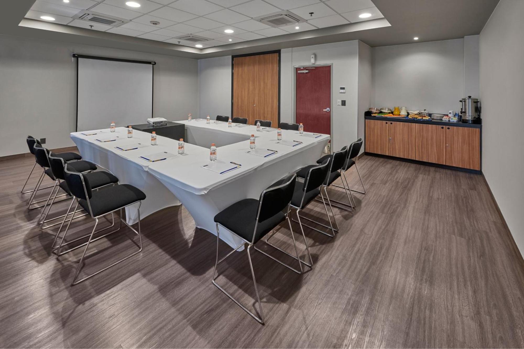 City Express Plus By Marriott Leon Centro De Convenciones Bagian luar foto